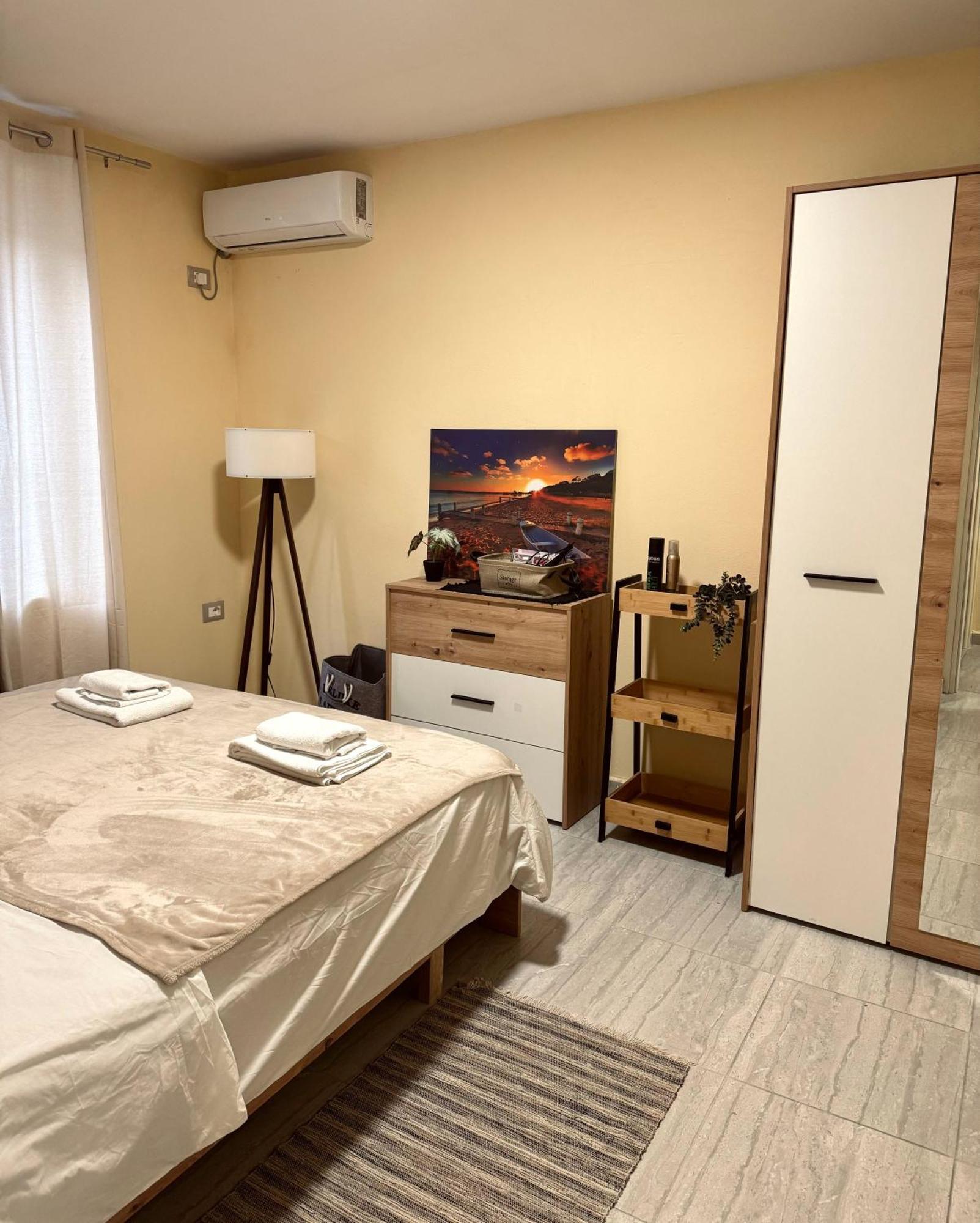 Urban Apartment In Blloku Тирана Екстер'єр фото
